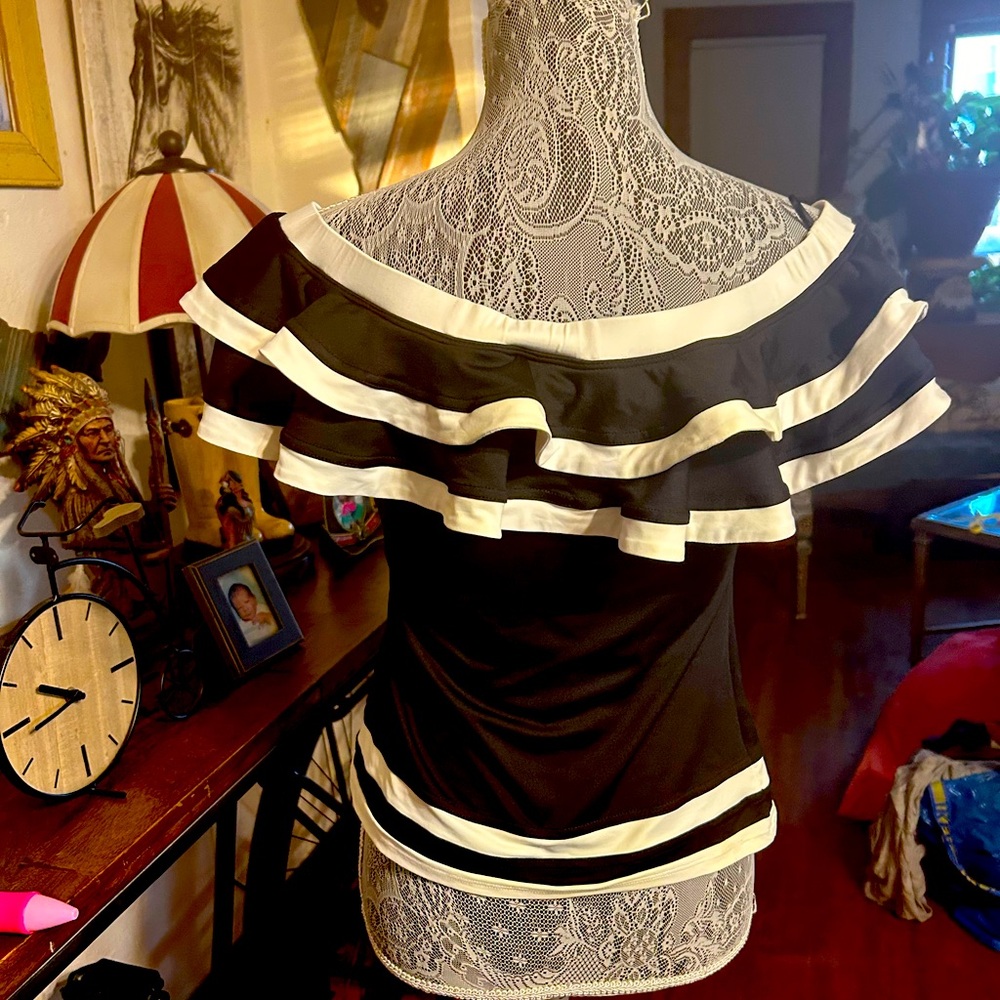 Black & white Off The Shoulder